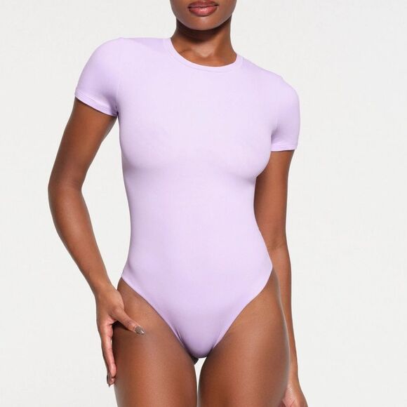 SKIMS Tops - SKIMS FITS EVERYBODY T-SHIRT BODYSUIT LILY M NWT IN PKG